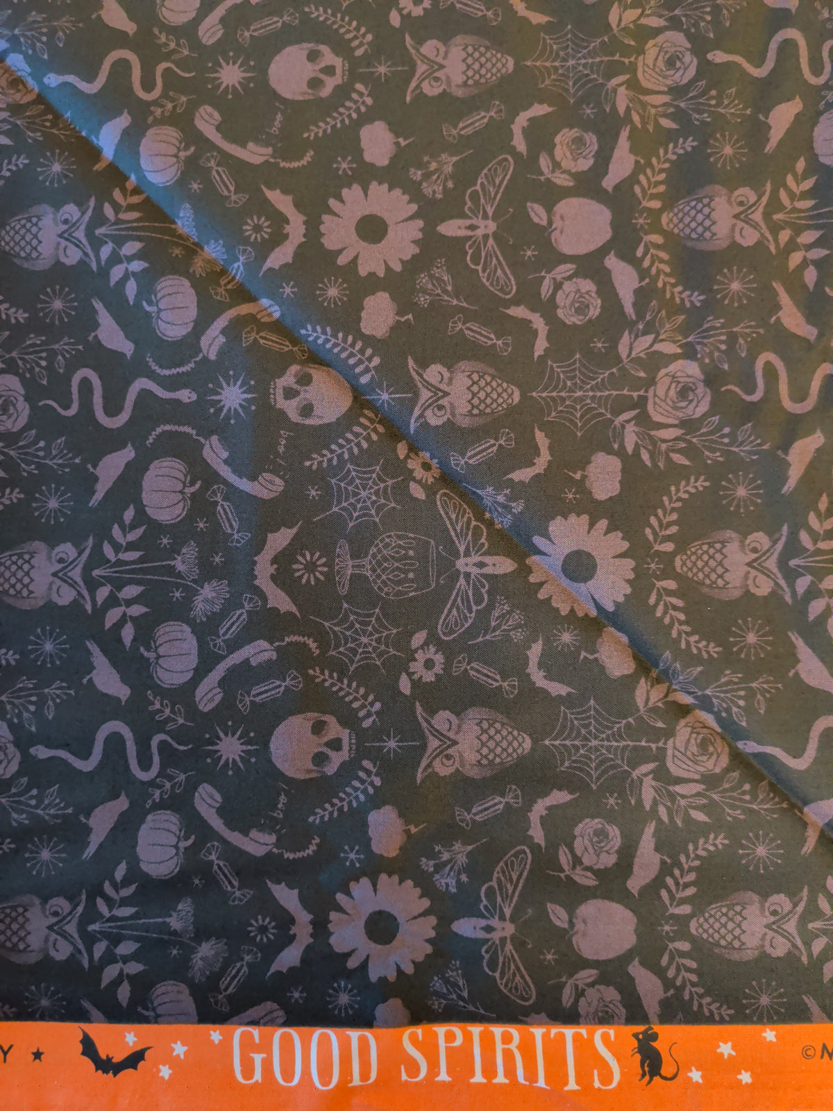 Good Spirits - Creepy Damask - Black